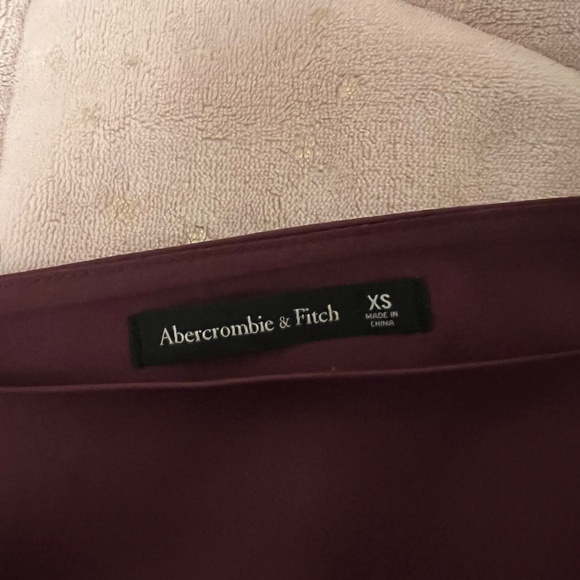 Abercrombie Plum Matching Set (top and bottom) in XS - Picture 3 of 9